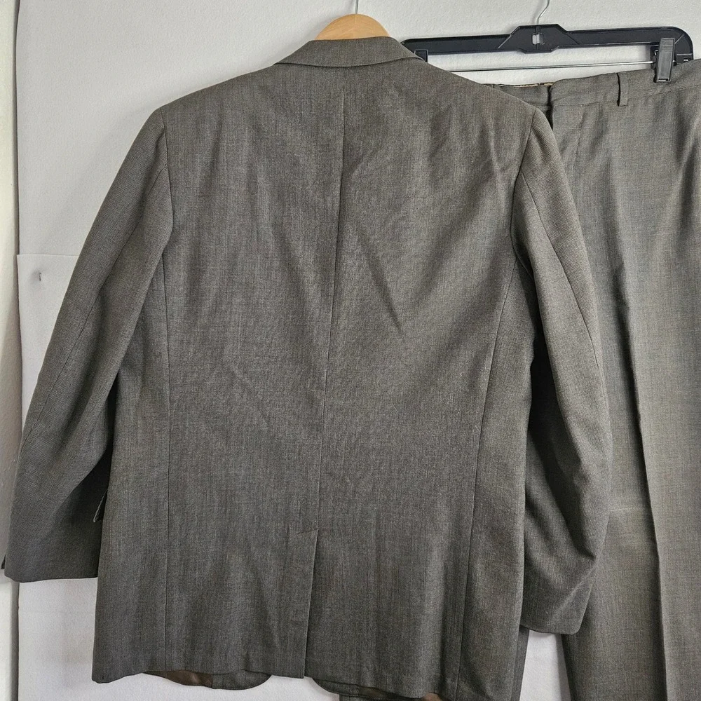 Vintage George J Good Hickey Freeman Brown Textured Wool 3 Button Suit 44R 31W